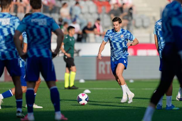 Thun: Zagrijavanje igrača prije početka utakmice FC Thun - GNK Dinamo