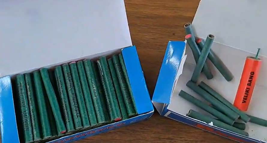 VIDEO Maloljetnicima oduzeli gomilu petardi u Zagrebu