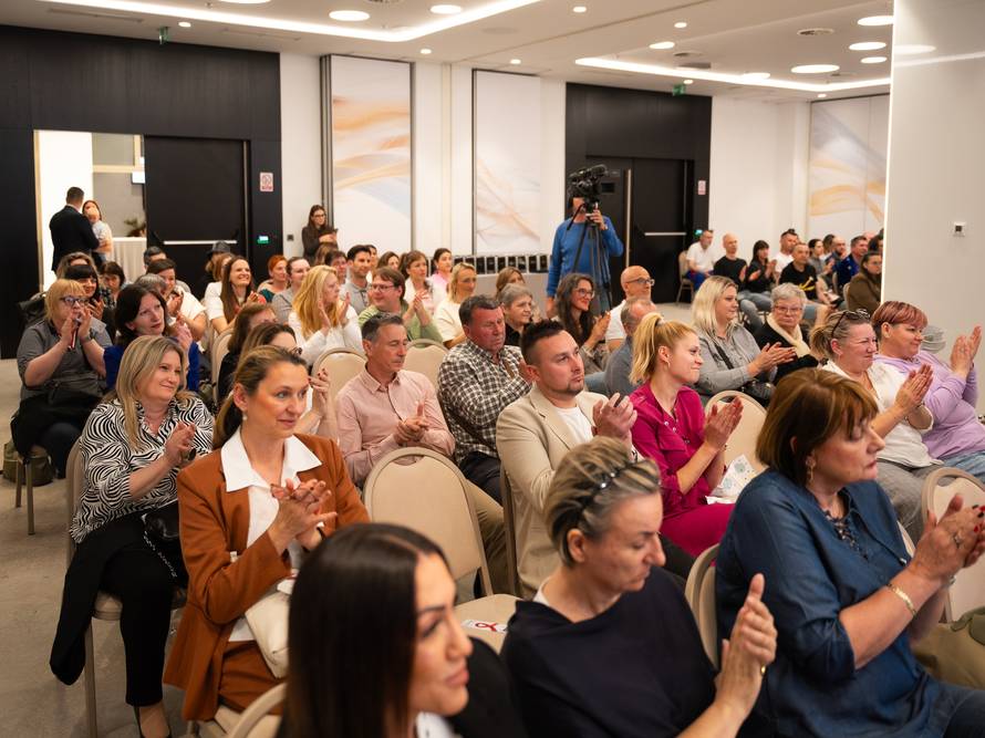 Promocija knjige Edija Kiseljaka okupila poznate: Lisac, Marić i drugi poslali snažne poruke