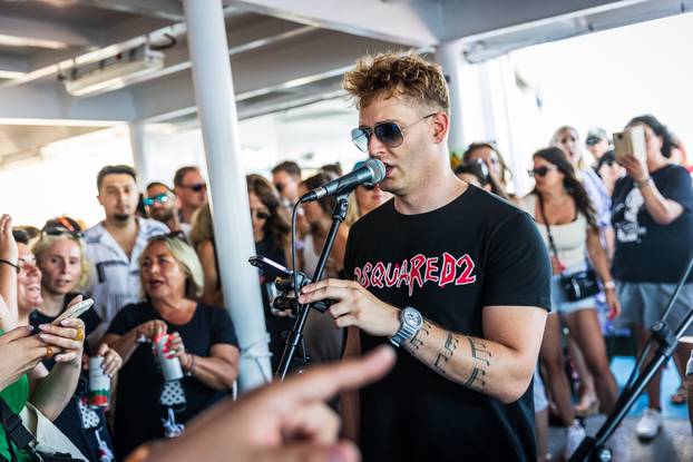 Split: Trajekt Oliver na kojem se održava koncert za vrijeme plovidbe do Vela Luke