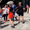 Uživo iz Melbournea: Čitatelj 24sata snimio je atmosferu, u šajkačama plesali za Đokovića