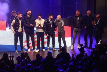 Rijeka: Do&ccaron;ek za bron&ccaron;ane rukometa&scaron;e Tina Lu&ccaron;ina, Verona Na&ccaron;inovi&cacute;a, Filipa Glava&scaron;a, Dinu Slavi&cacute;a