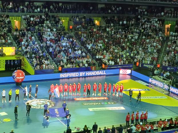 FOTO Arena je bila puna, protiv Argentine 15.650 ljudi! A ovako je bilo kad su upalili bljeskalice