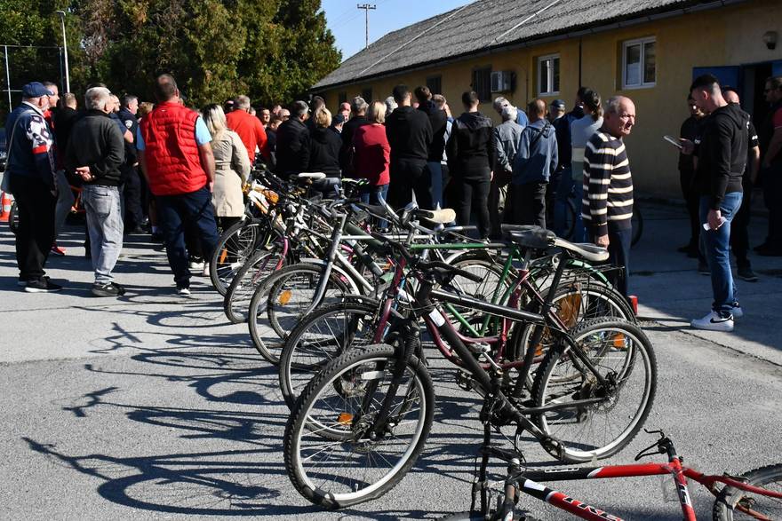Javno nadmetanje za prodaju napu&scaron;tenih i prona&dstrok;enih bicikala u Policijskoj postaji Po&zcaron;ega