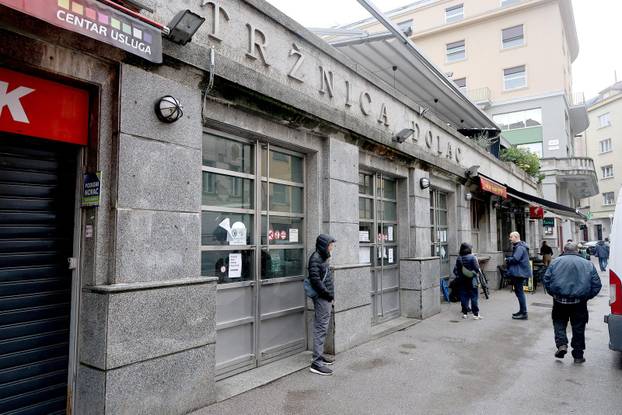 Zagreb: Dolac je jutros pust, prodaja je premještena na Europski trg