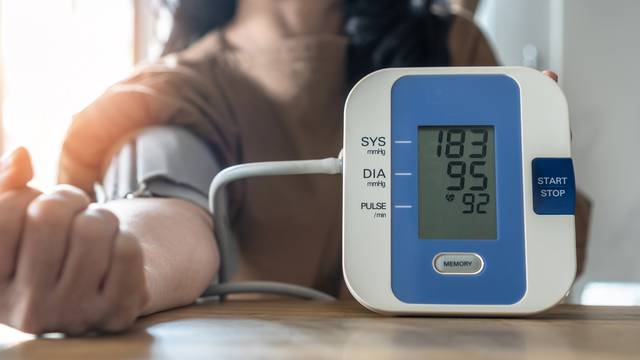 Mjeri svoj krvni tlak i živi dulje! Ovo su navike kojih se treba pridržavati za stabilan tlak