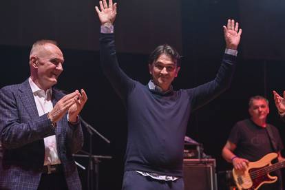 FOTO Zlatko Dalić pridružio se Buliću na pozornici: 'Napravit ćemo sve da osvojimo medalju'