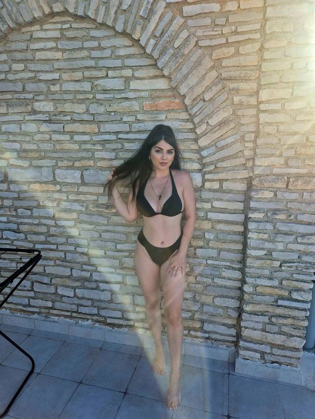 FOTO Sjećate li se Stele iz Ljubav je na selu? Pogledajte kako sad izgleda, pozirala je golišava...