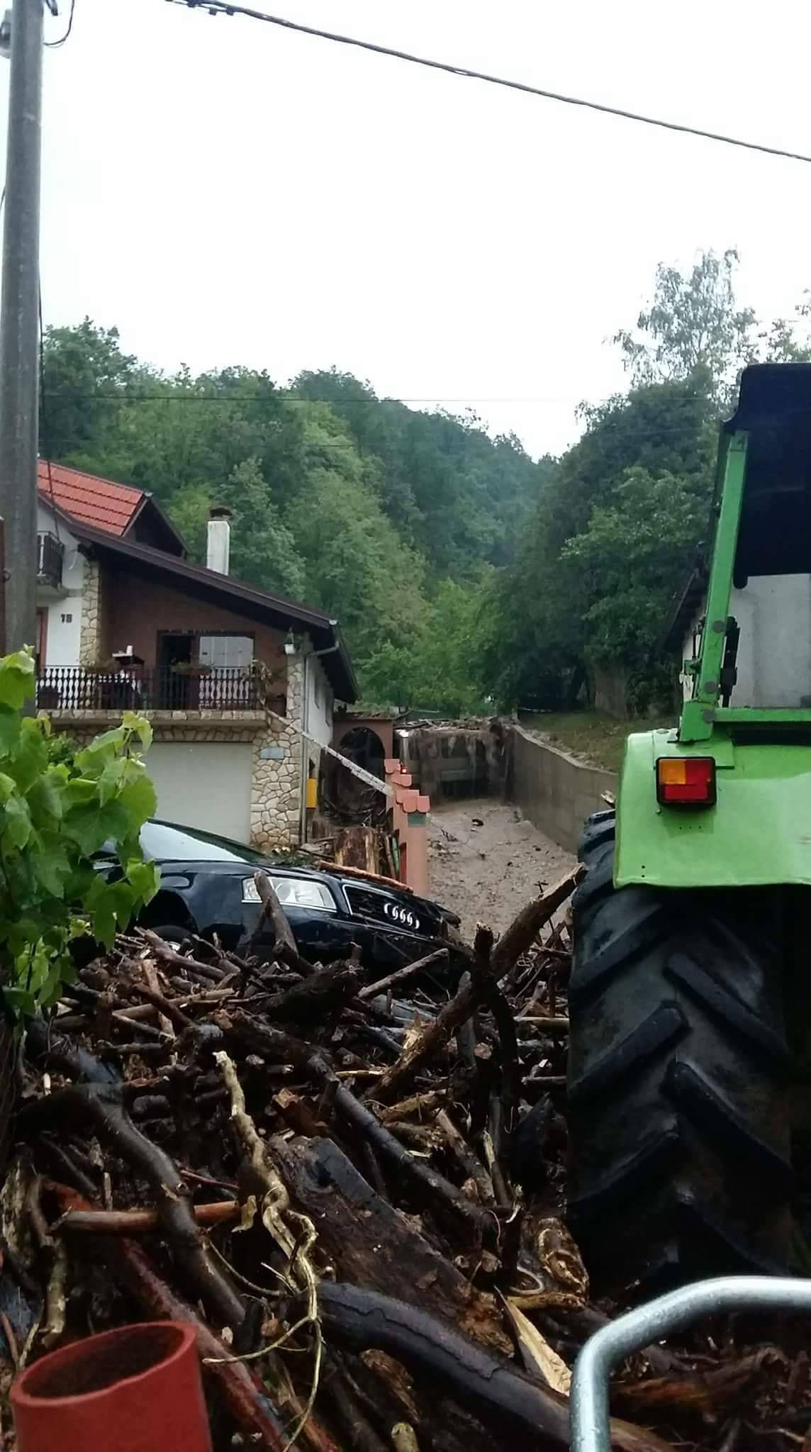 Kaos kod Zaprešića: Poplavile ulice, odron im je ugrozio kuće