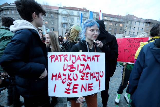 Noćni marš u Zagrebu počeo okupljanjem na Trgu žrtava fašizma