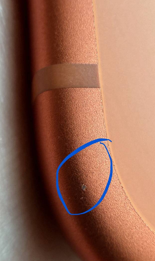 FOTO Korisnici novog iPhonea 17 bijesni: 'Ogrebe se u roku keks'