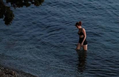 Paklene vrućine u noći: U ponoć u Baškoj Vodi zabilježili čak 35 °C, za sve je kriva fenska bura!