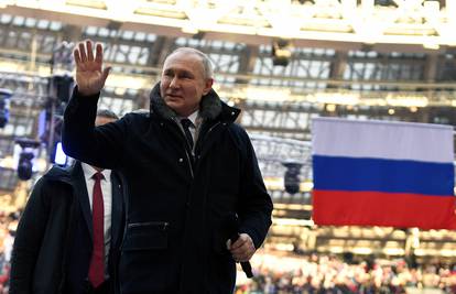 Putinov ratni show za 200.000 ljudi u Moskvi:  Rusi skandirali, on pričao da rat štiti jezik i ljude