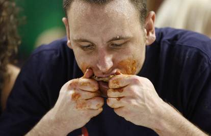 Amerikanac Joey Chestnut smazao 241 pileće krilce