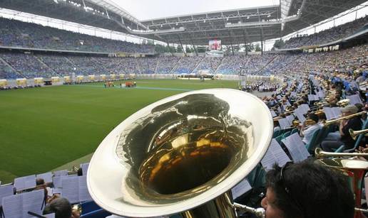 Na nogometnom stadionu nastupilo 20,000 trubača