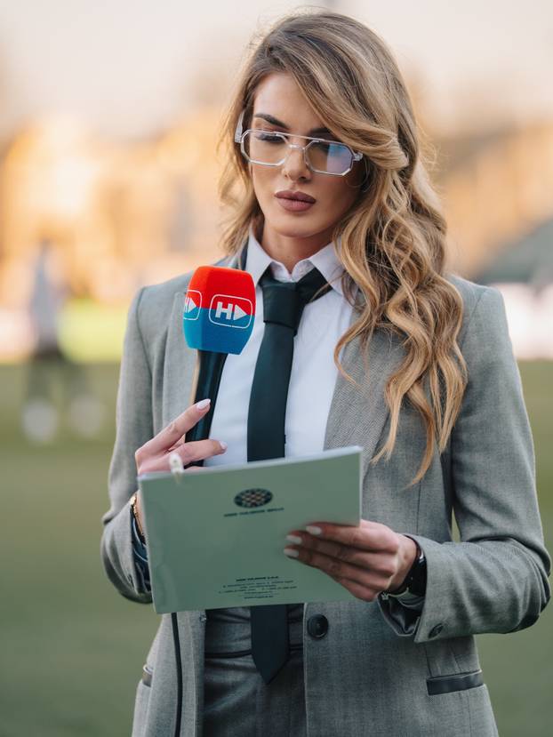 FOTO Prvu damu Hajduk TV-a ni gips nije zaustavio u teretani