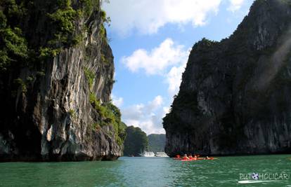 Ha Long Bay - zaljev silazećeg zmaja i pravo čudo prirode