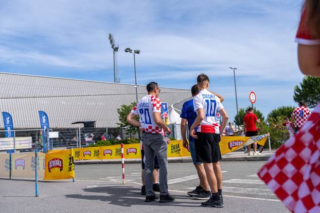 Rijeka: Navijači dolaze na stadion na prijateljsku utakmicu Hrvatske i Belgije uoči Svjetskog prvenstva