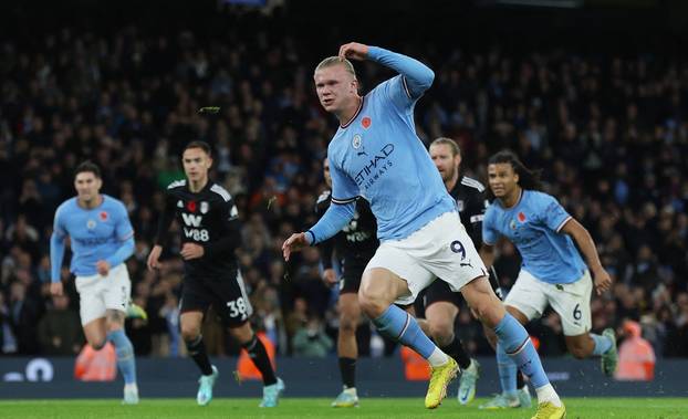 Premier League - Manchester City v Fulham