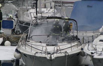 Split: Mladići zapalili 3 broda raketama s broda Igora Tudora