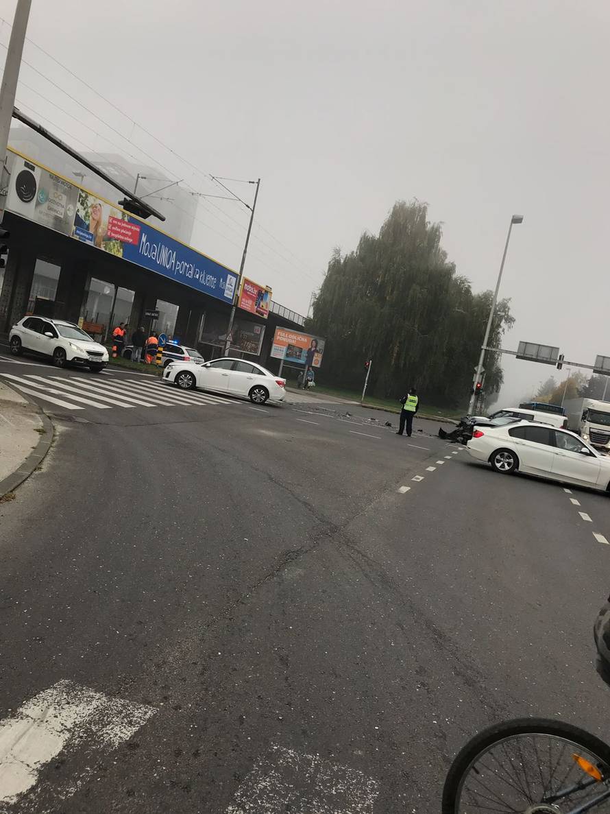 Sudar Audija i Chevroleta u Zagrebu: Jedan vozač u bolnici