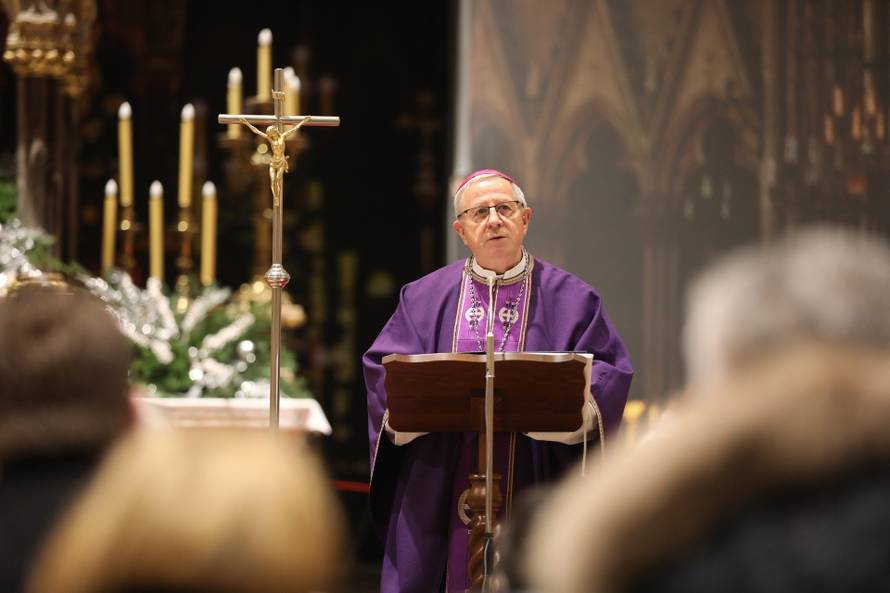 FOTO Prva zornica u obnovljenoj Zagrebačkoj katedrali