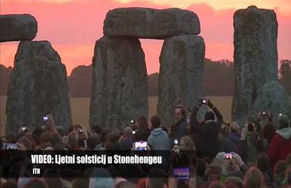 Nadrealno svitanje: Prvi dan ljeta dočekali na Stonehengeu