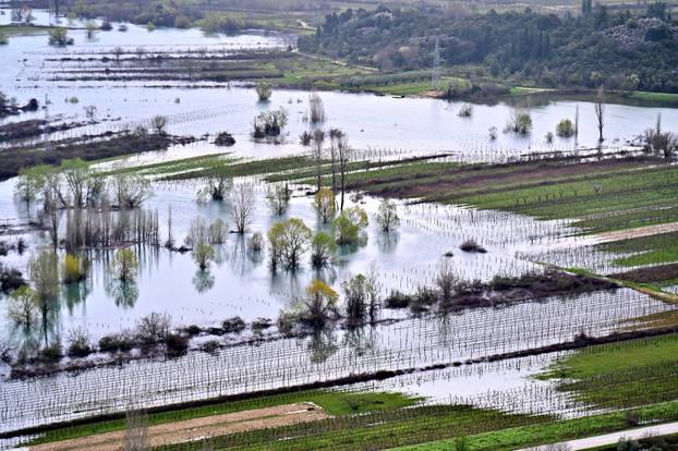 Vrgorac: Poplavljeno Polje jezero uslijed obilnih kiša