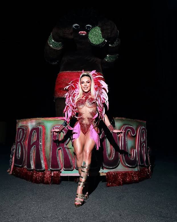 FOTO Slikala se gola na snijegu i riskirala zdravlje zbog fanova: 'Završila sam na hitnoj...'