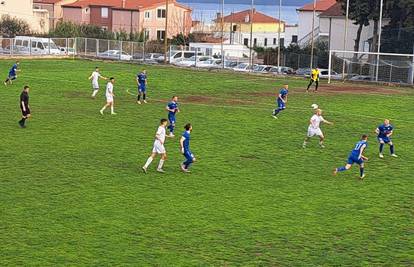 Kaos u Kaštel Starom: Za lice ugrizao protivnika, ovaj mu je sve vratio glavom u glavu...