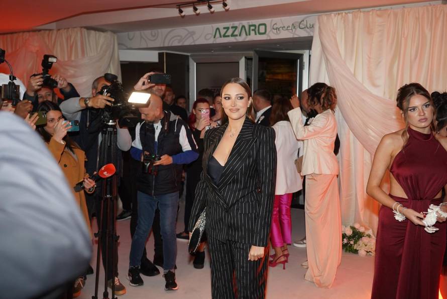 Beograd: Aleksandra Prijović prvi put u javnosti nakon rođenja kćeri 