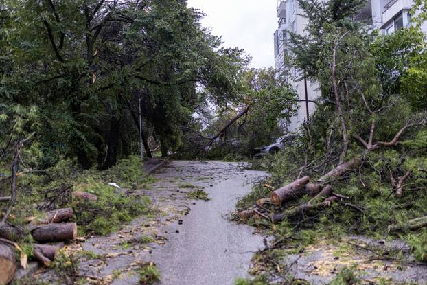 Olujno nevrijeme poharalo Mostar 