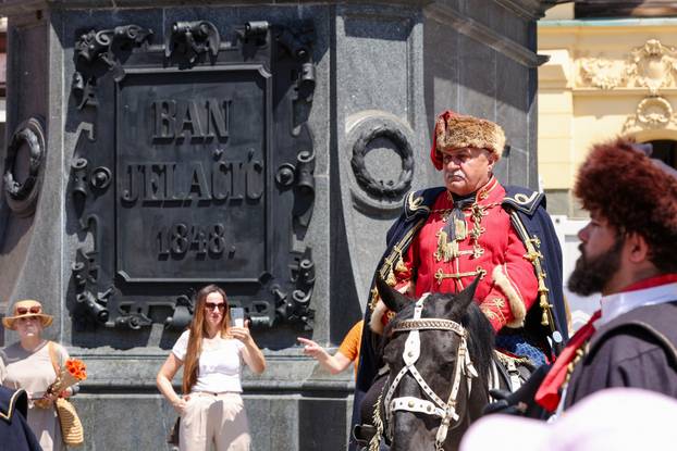 Proslava Dana grada Zagreba uz Kravat pukovniju na glavnom Trgu