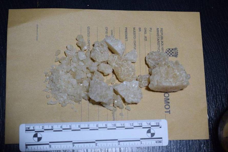 Naručili drogu preko interneta: Zaplijenili im LSD, ecstasyje...