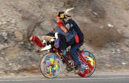 Neumorni hipi na biciklu - maskota južne Kalifornije