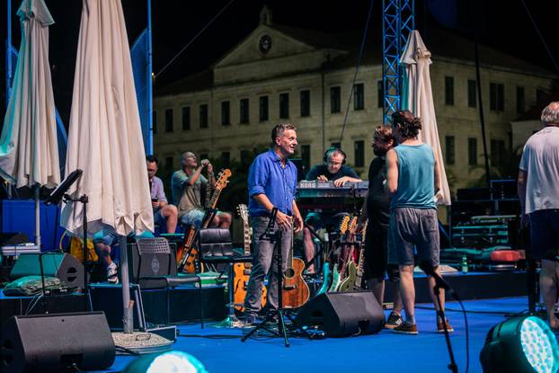 Proba na velikoj pozornici u Vela Luci