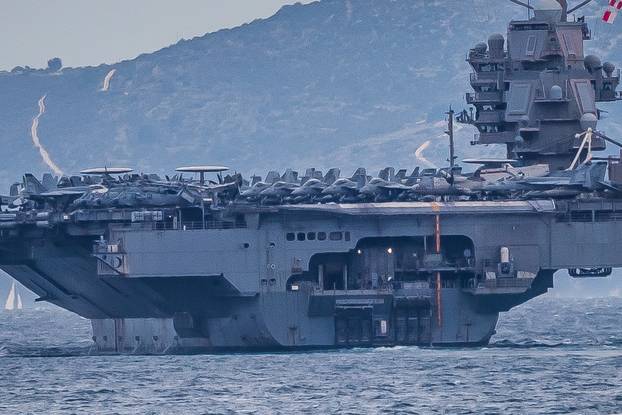Odlazak nosača zrakoplova USS Gerald Ford iz akvatorija Splita