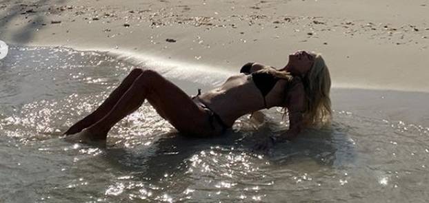 Bivši model Christie Brinkley ima vrhunsku liniju u 72. godini: Pokazala je figuru u bikiniju