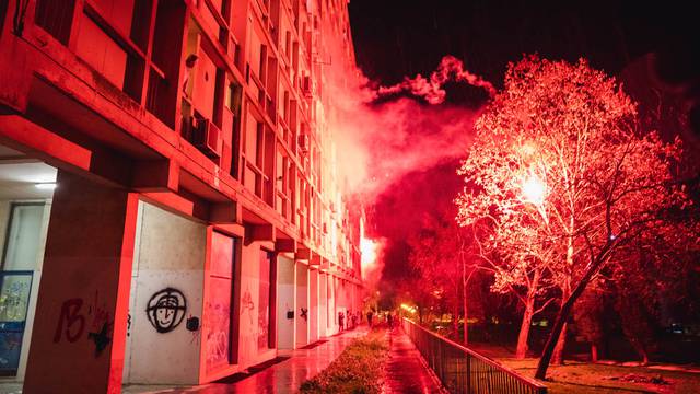 Splićani bakljama i vatrometom proslavili 50 godina  'Kineskog zida': Dvornikovi u njoj živjeli