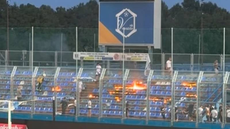 VIDEO NEVJEROJATNE SCENE! Navijači Hajduka zapalili tribinu i skandirali: J*bo vas Dalić!