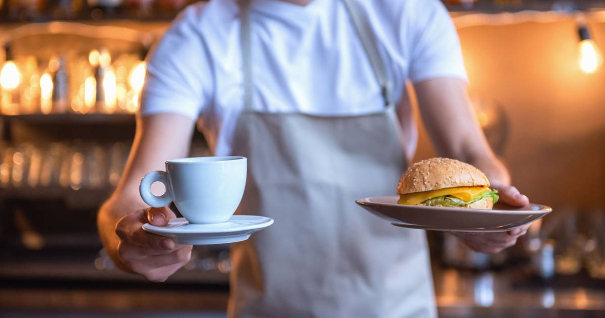 Thousands of Waiters, Cooks, and Restaurateurs in Germany are Missing: ‘Join Us for an €11,000 Salary!’