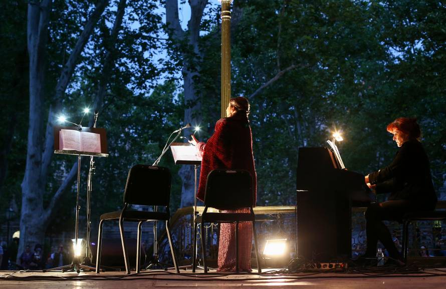 Zagreb: Prvi koncert HNK na otvorenom, na Zrinjevcu nastupili Lana Kos i Ljubomir Puškarić