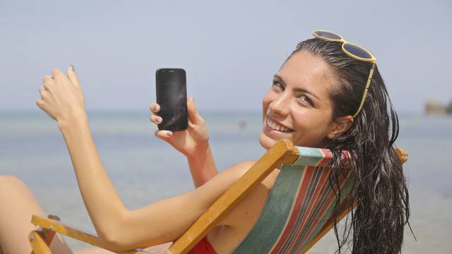 Kako spasiti mobitel: Uz ove gadgete mogu ići i na kupanje