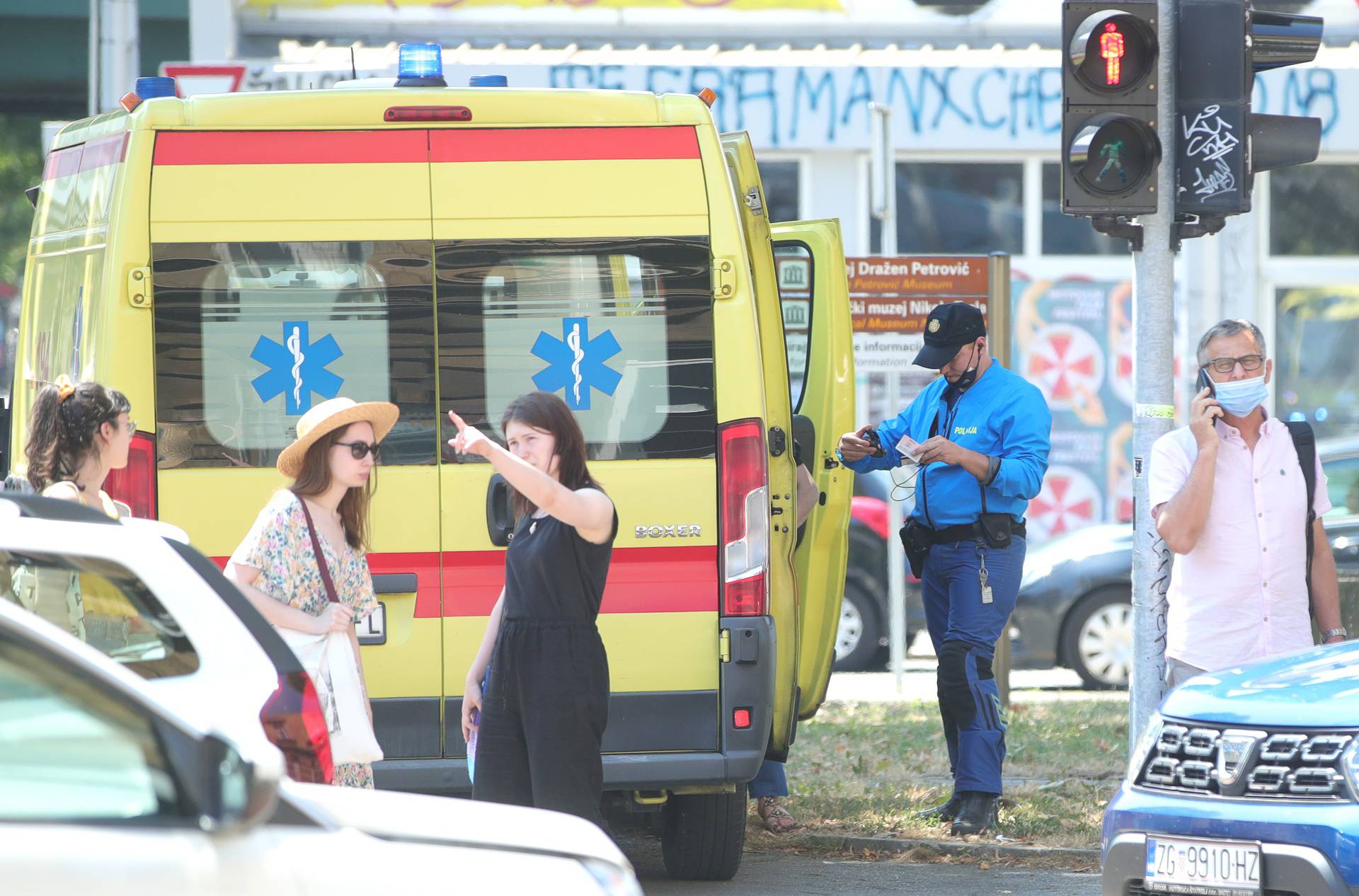 Zagreb: Nalet osobnog automobila na pješakinju u Savskoj