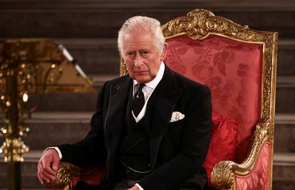 Tijekom mise za kraljicu osoblje kralja Charlesa III. saznalo da će dobiti otkaz: 'Bijesni smo...'