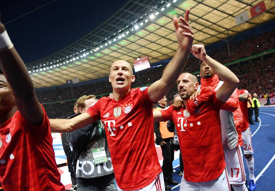 Navijači skandirali, Kovač uzeo megafon i vikao: Ponosan sam!