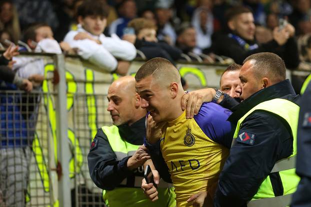 Zenica: Navijač u BiH upao na teren i ‘nasrnuo’ na Ronalda