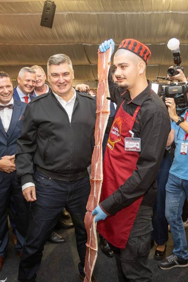 Otvoren 17. Internacionalni sajam pršuta u Tinjanu