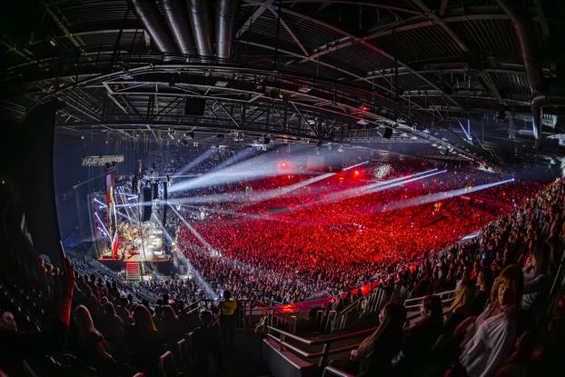 FOTO Kakva kombinacija! Evo u čemu je Seve nastupila u Areni