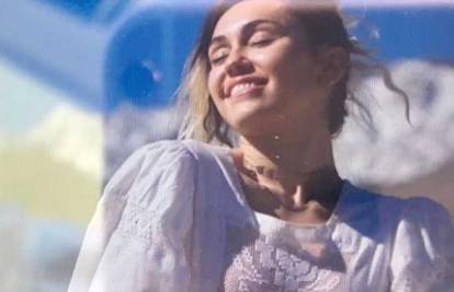 Tata Cyrus se 'izlanuo': Miley i Liam vjenčali su se u tajnosti?